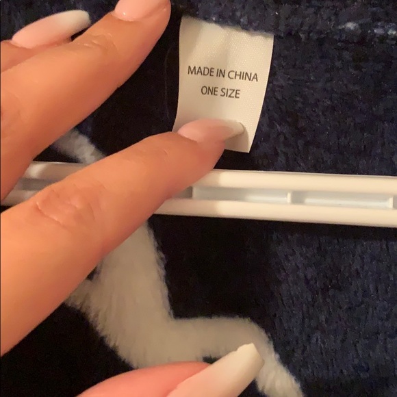 Hollister Robe - Picture 2 of 2